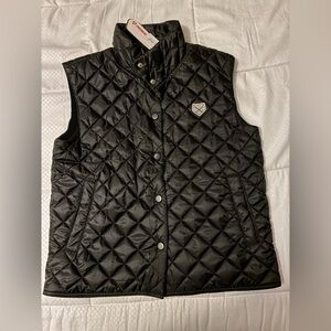 The Powder Puff Collection
The Vest
Signature Diamond Quilted Recycled Nylon